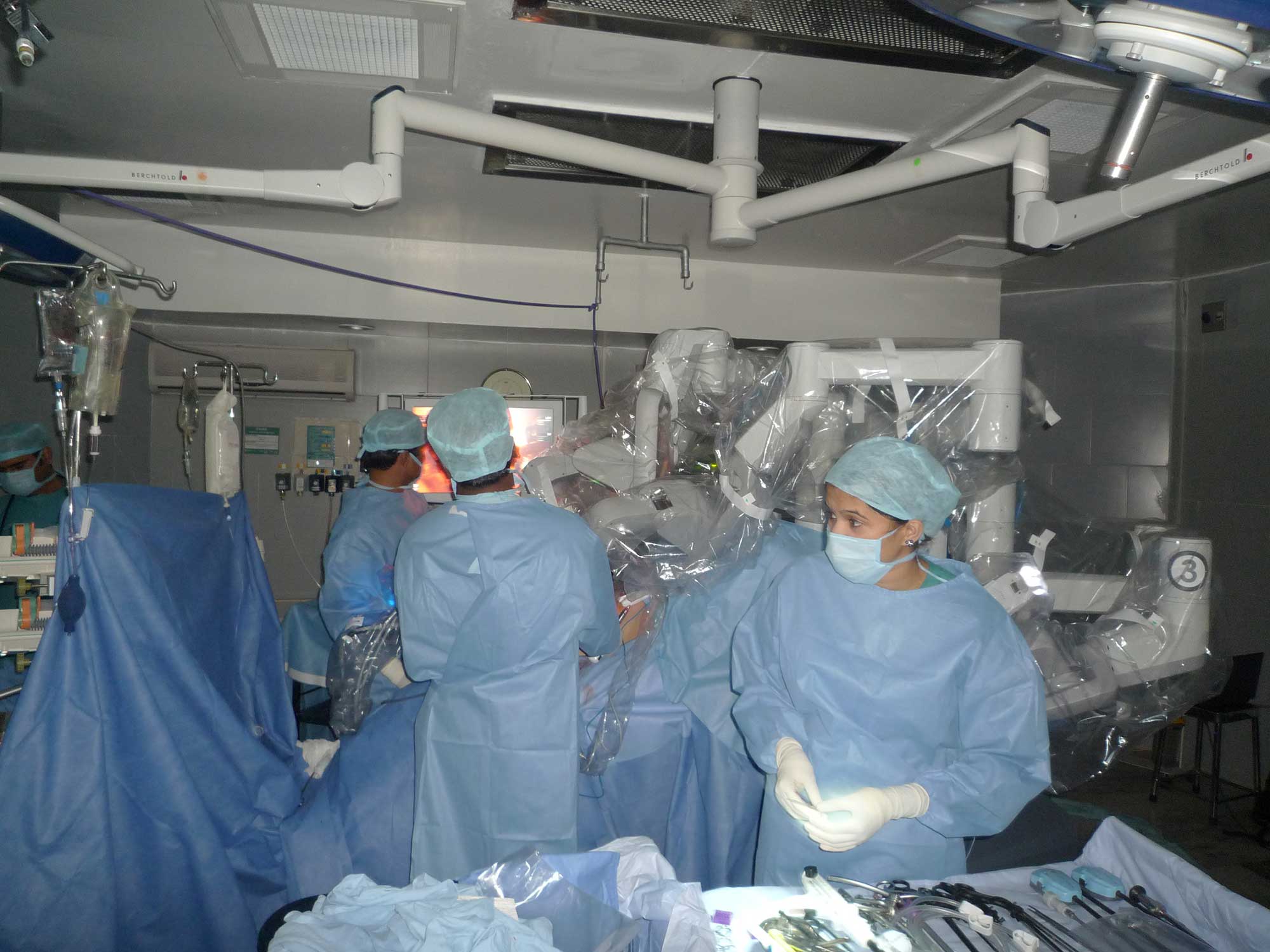 Robotic Surgical Procedures, Robotic Surgeon in Dubai, Robotic